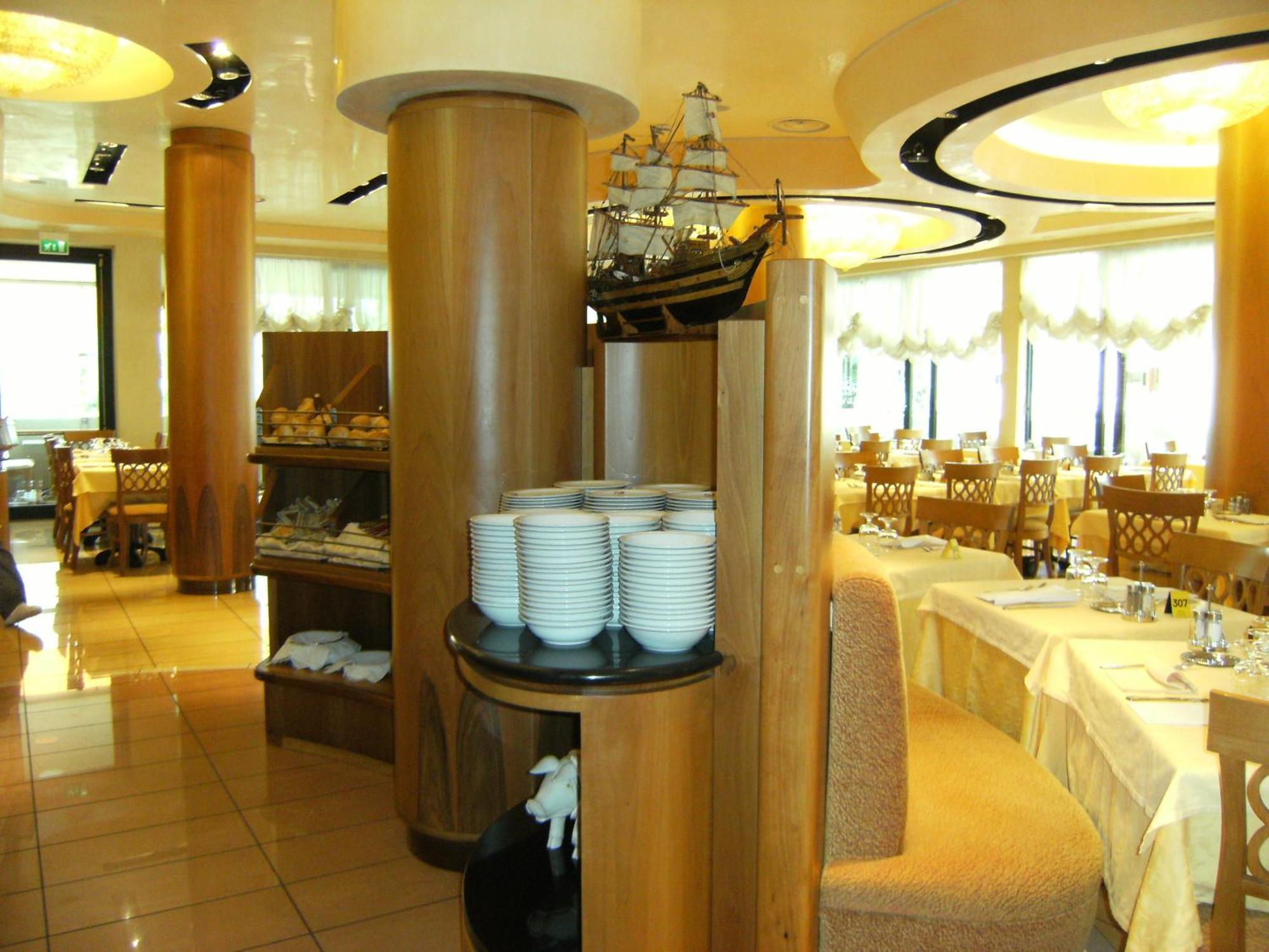 Hotel Europa Bibione Buitenkant foto